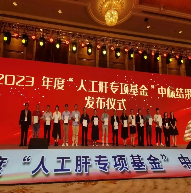 图片包含 瓶子, 红酒, 游戏机, 钟表描述已自动生成